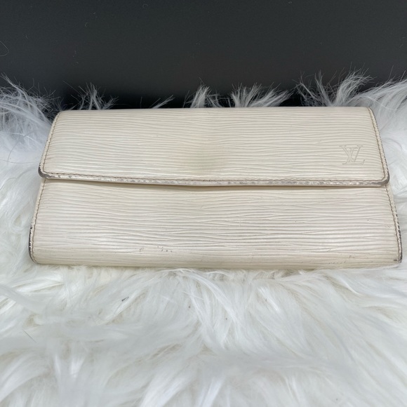 LV Epic Sarah Wallet. Rare White - Picture 1 of 6